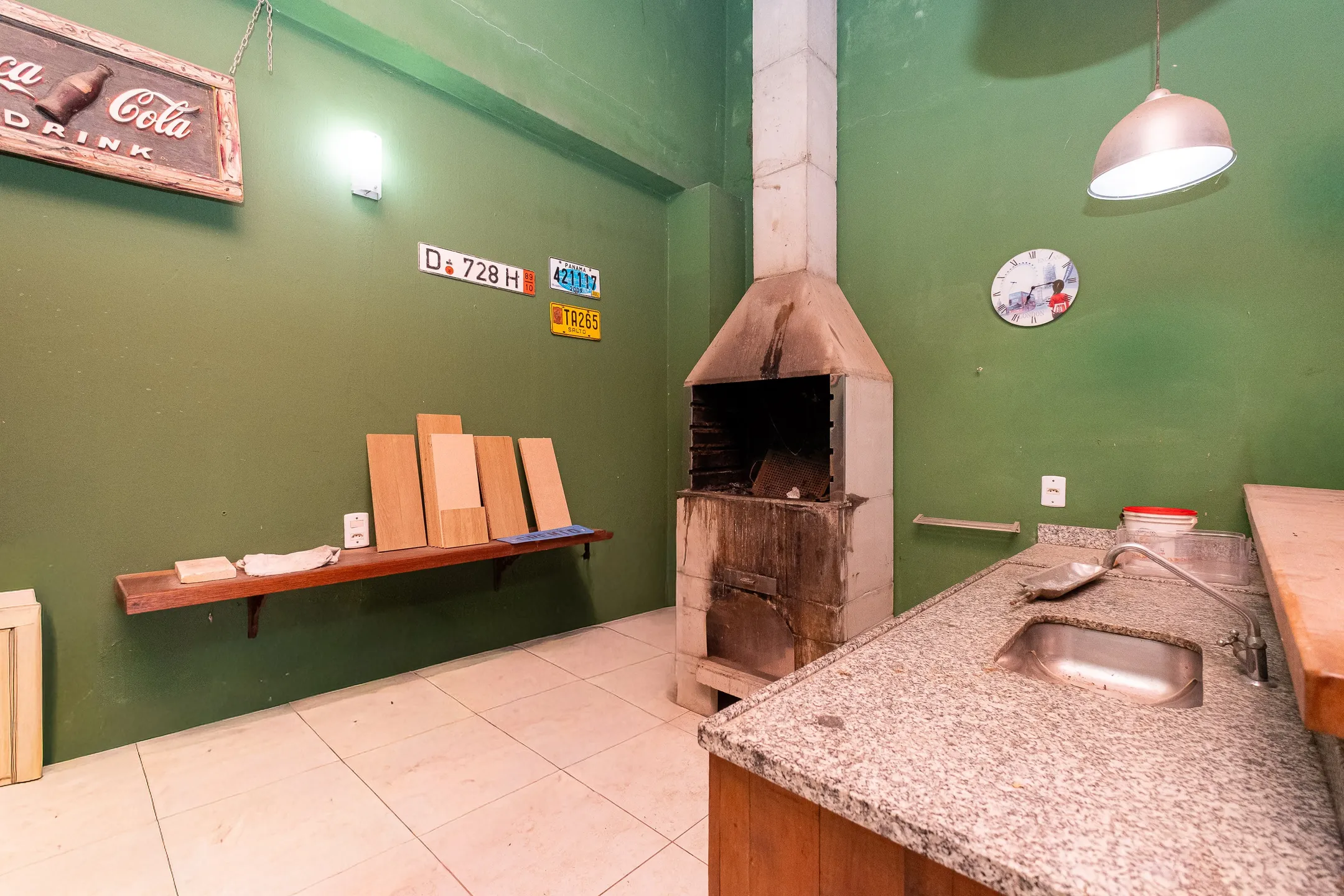 Casa à venda na Cohab Areal, Pelotas - 160 m², 3 quartos (sendo 1 suíte), sala com lareira, espaço gourmet com churrasqueira e pátio aos fundos. - 16