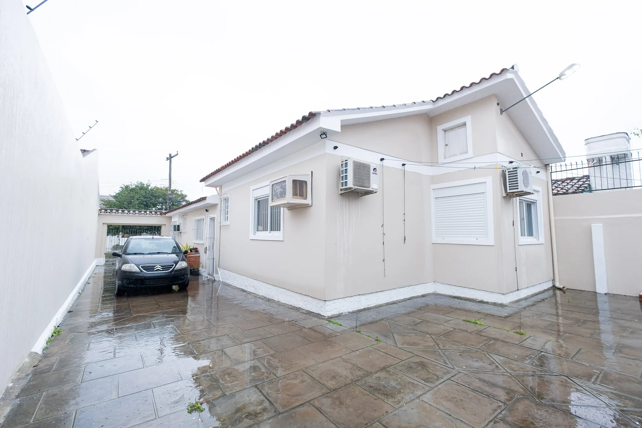 Casa à venda na Cohab Areal, Pelotas - 160 m², 3 quartos (sendo 1 suíte), sala com lareira, espaço gourmet com churrasqueira e pátio aos fundos. - 19