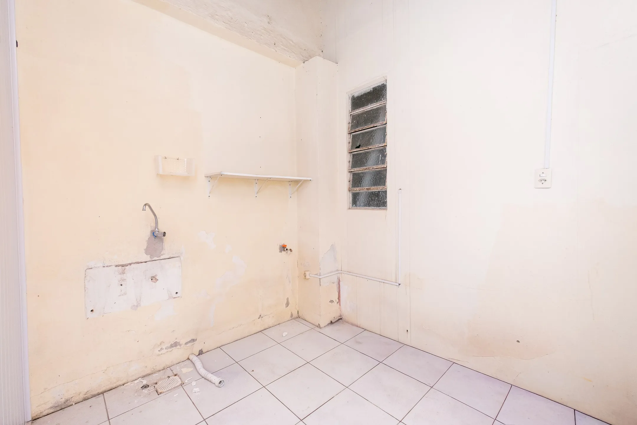 Casa à venda na Cohab Areal, Pelotas - 160 m², 3 quartos (sendo 1 suíte), sala com lareira, espaço gourmet com churrasqueira e pátio aos fundos. - 20
