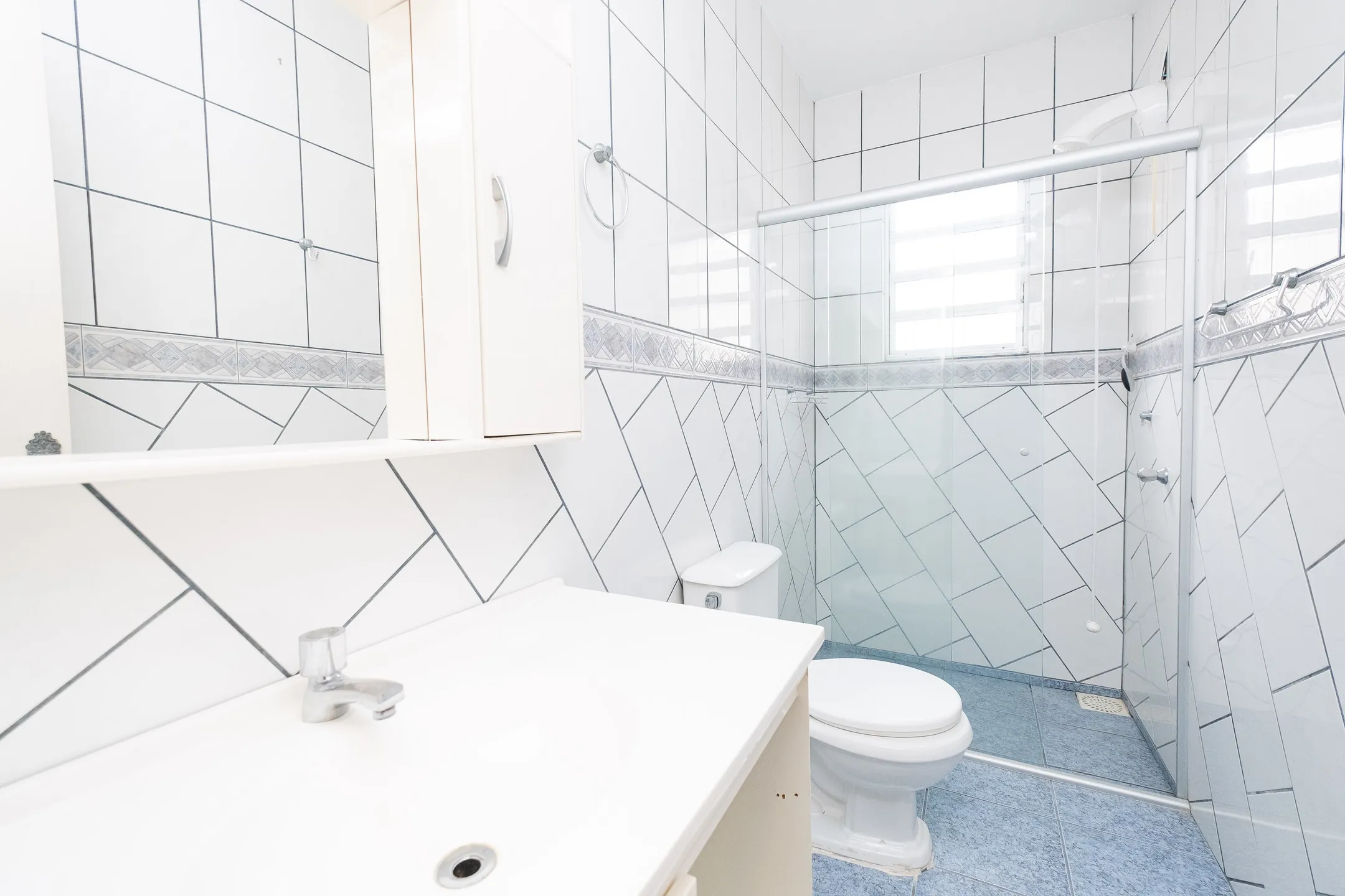 Casa à venda na Cohab Areal, Pelotas - 160 m², 3 quartos (sendo 1 suíte), sala com lareira, espaço gourmet com churrasqueira e pátio aos fundos. - 9