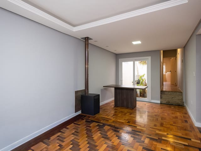 Casa com 300m² 3 quartos e 4 banheiros, à venda, no bairro Areal em Pelotas