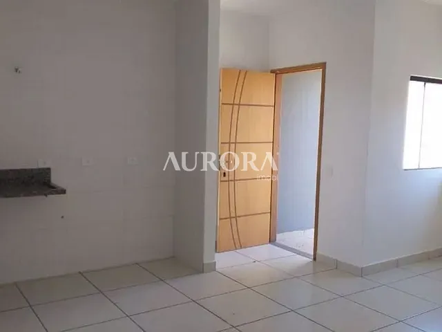 Casa com 125m² 3 quartos e 2 banheiros, à venda, no bairro Michael Licha em Londrina