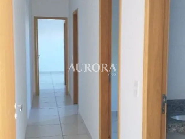 Casa com 125m² 3 quartos e 2 banheiros, à venda, no bairro Michael Licha em Londrina