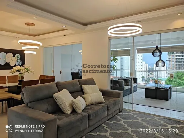 Casa com 250m² 3 quartos e 2 banheiros, à venda, no bairro Vila Aprazível em Jacareí