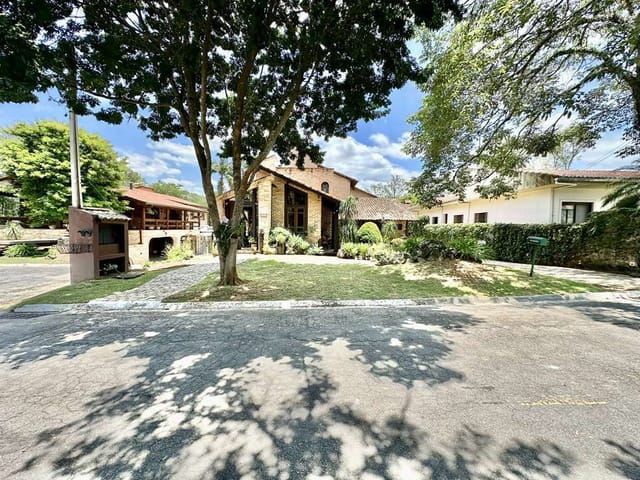 Casa com 656m² 4 quartos e 4 banheiros, à venda, no bairro Nova Higienópolis em Jandira