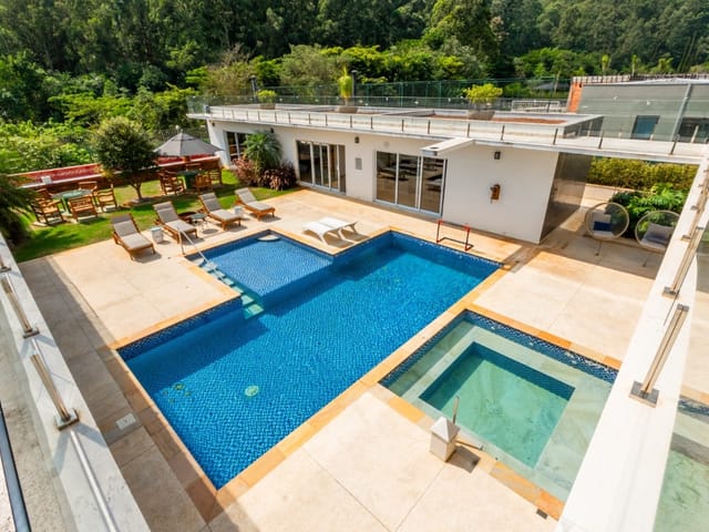 Casa com 1900m² 4 quartos e 8 banheiros, à venda, no bairro Tamboré em Barueri