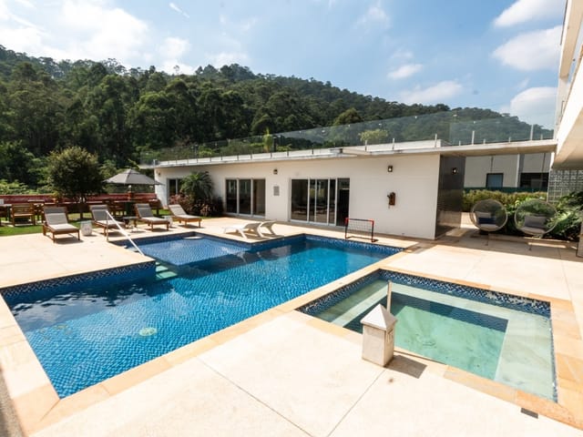 Casa com 1900m² 4 quartos e 8 banheiros, à venda, no bairro Tamboré em Barueri