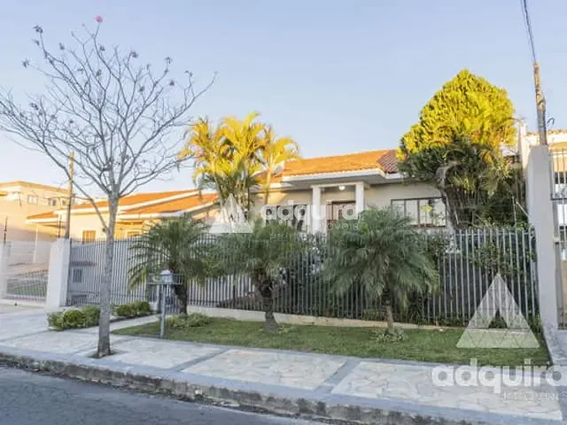 Casa com 645m² 3 quartos e 4 banheiros, à venda, no bairro Uvaranas em Ponta Grossa