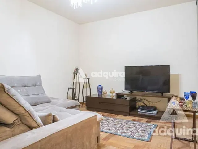 Casa com 645m² 3 quartos e 4 banheiros, à venda, no bairro Uvaranas em Ponta Grossa
