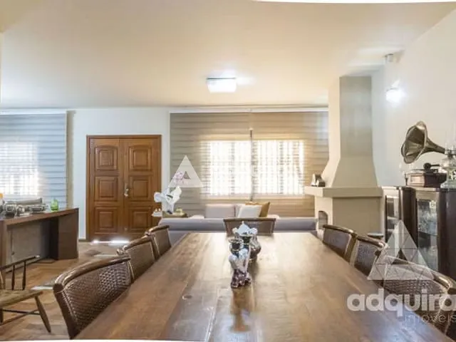 Casa com 645m² 3 quartos e 4 banheiros, à venda, no bairro Uvaranas em Ponta Grossa