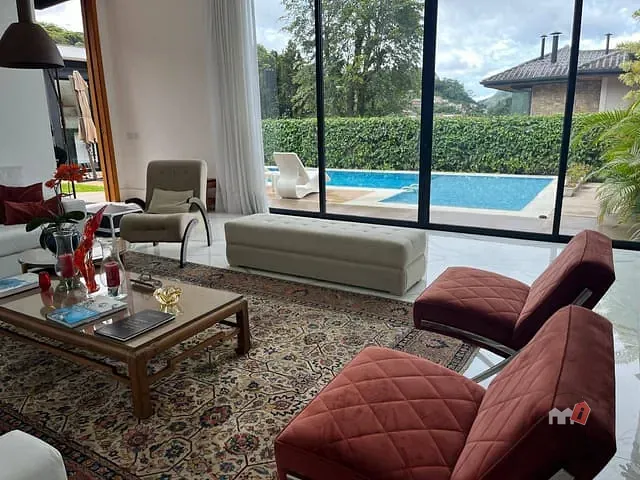 Casa com 900m² 3 quartos e 5 banheiros, à venda, no bairro Valparaíso em Petrópolis