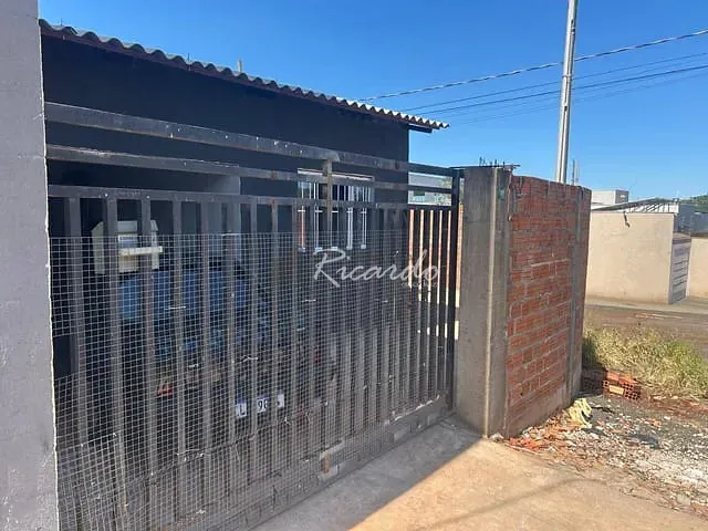 Casa com 158m² 3 quartos e 2 banheiros, à venda, no bairro Jardim Primavera em Apucarana