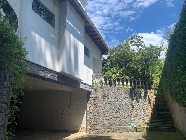 Casa com 812m² 5 quartos e 4 banheiros, à venda ou para alugar, no bairro Quitandinha em Petrópolis