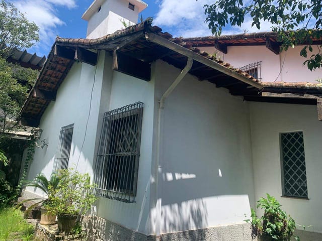 Casa com 812m² 5 quartos e 4 banheiros, à venda ou para alugar, no bairro Quitandinha em Petrópolis