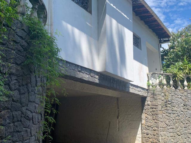 Casa com 812m² 5 quartos e 4 banheiros, à venda ou para alugar, no bairro Quitandinha em Petrópolis
