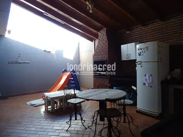 Casa com 139m² 3 quartos e 3 banheiros, à venda, no bairro Centro em Arapongas