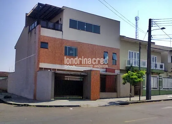 Casa, 3 quartos, 202 m² - Foto 1
