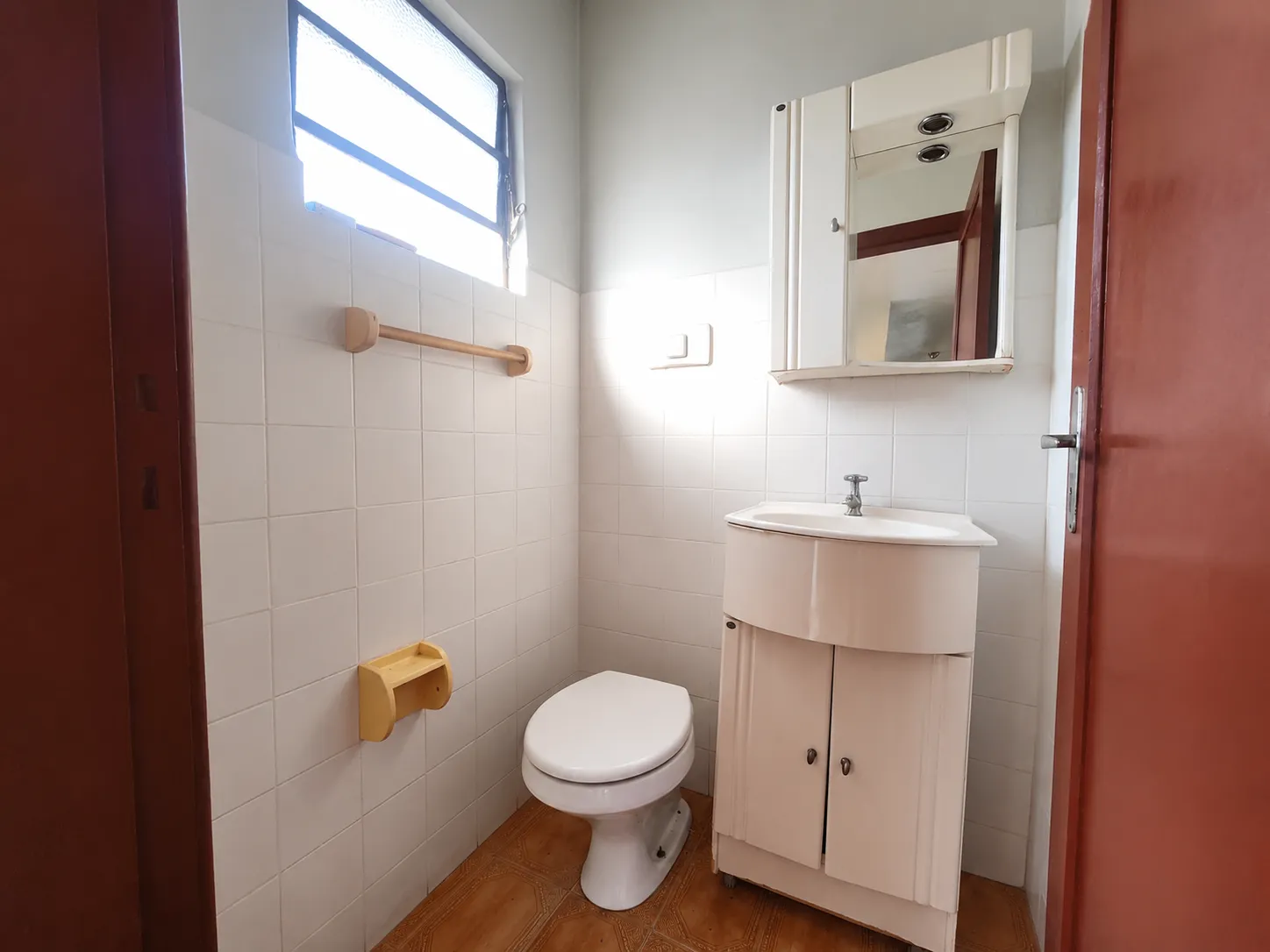Casa à venda no Simões Lopes, Fragata - 135 m², 2 quartos, sala com lareira, churrasqueira, amplo pátio e garagem. - 11