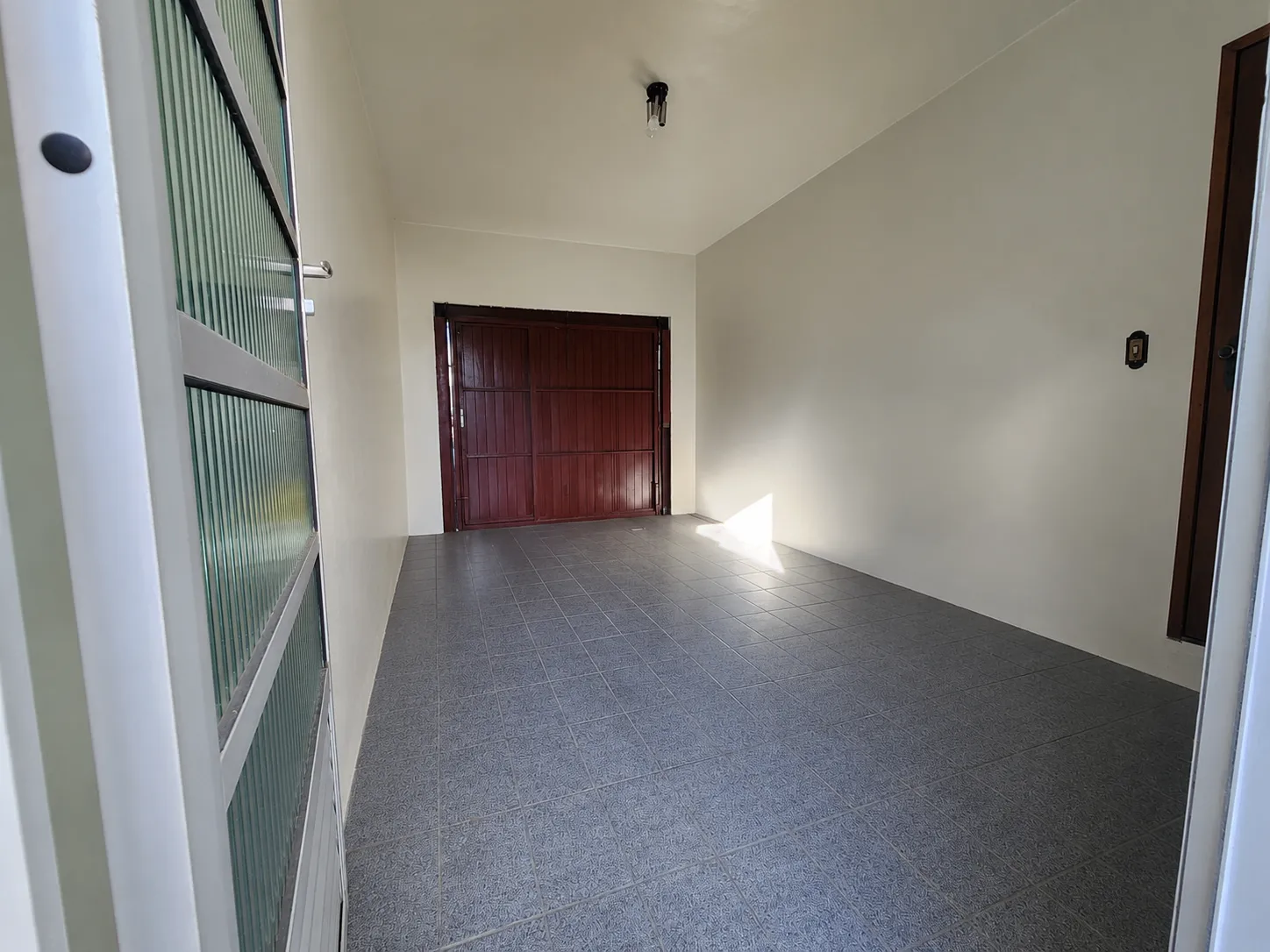 Casa à venda no Simões Lopes, Fragata - 135 m², 2 quartos, sala com lareira, churrasqueira, amplo pátio e garagem. - 14