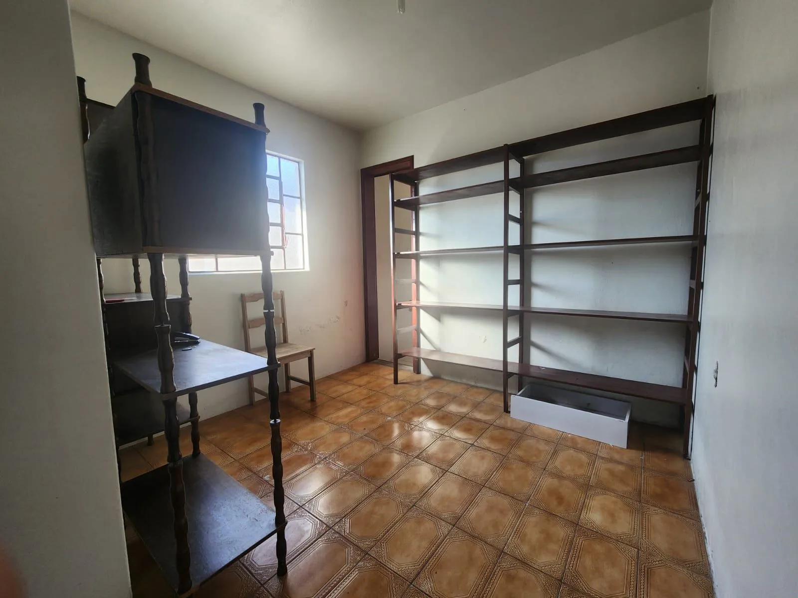 Casa à venda no Simões Lopes, Fragata - 135 m², 2 quartos, sala com lareira, churrasqueira, amplo pátio e garagem. - 9