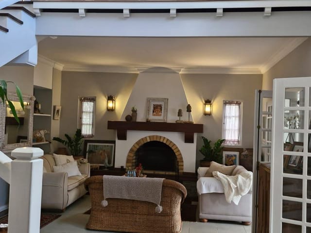 Casa com 1100m² 3 quartos e 3 banheiros, à venda, no bairro Retiro em Petrópolis