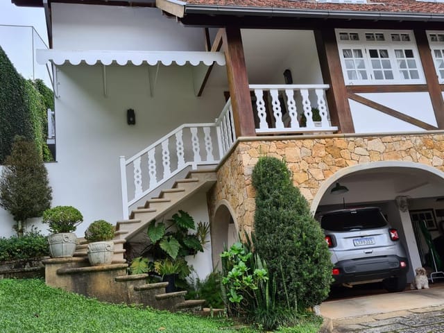Casa com 1100m² 3 quartos e 3 banheiros, à venda, no bairro Retiro em Petrópolis