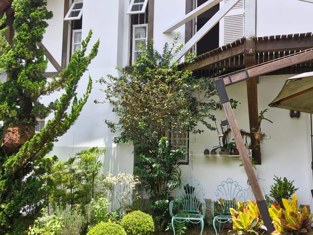 Casa com 1100m² 3 quartos e 3 banheiros, à venda, no bairro Retiro em Petrópolis