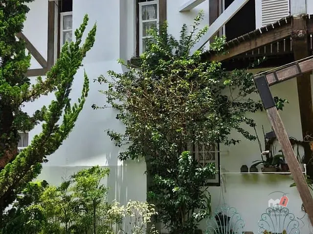 Casa com 1100m² 3 quartos e 3 banheiros, à venda, no bairro Retiro em Petrópolis