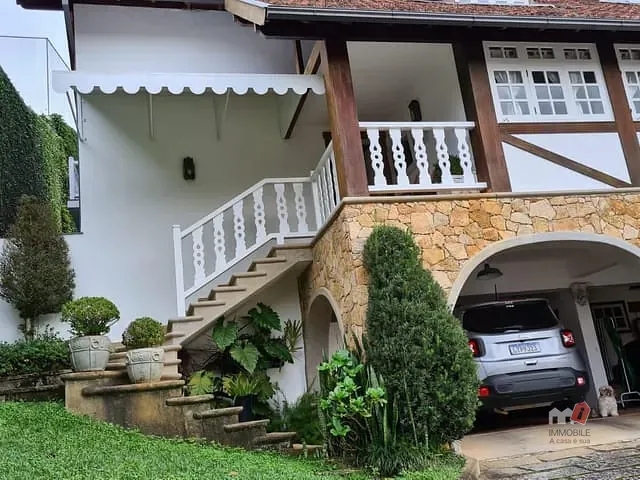 Casa com 1100m² 3 quartos e 3 banheiros, à venda, no bairro Retiro em Petrópolis