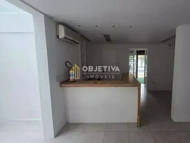 Casa com 500m², para alugar, no bairro Santa Cecília em Porto Alegre