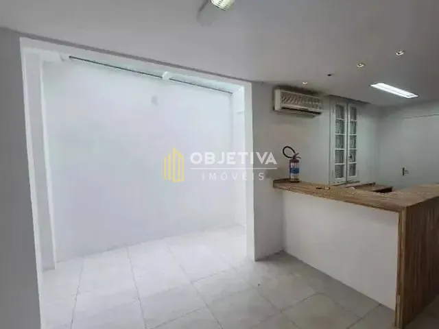 Casa com 500m², para alugar, no bairro Santa Cecília em Porto Alegre