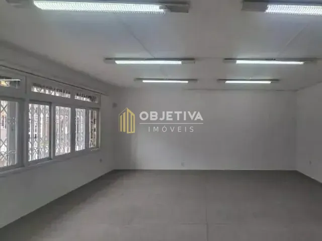 Casa com 500m², para alugar, no bairro Santa Cecília em Porto Alegre