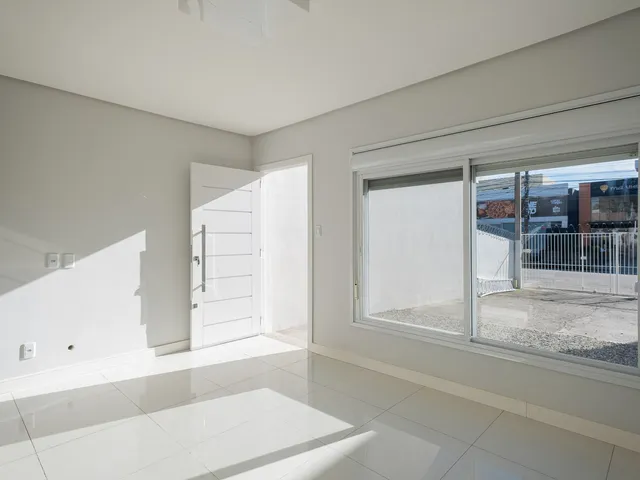Casa 2 quartos e 3 banheiros, para alugar, no bairro Centro em Pelotas