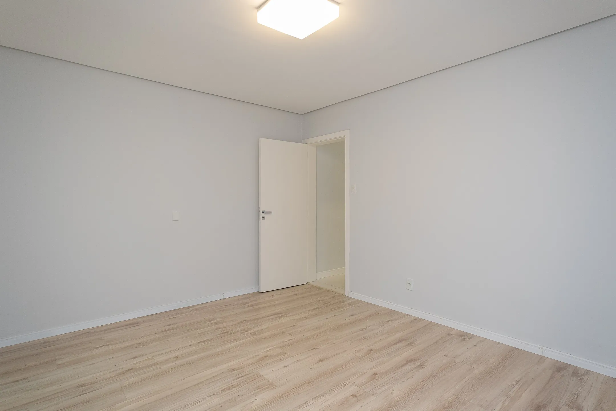 Casa com 2 Suítes para Aluguel no Centro de Pelotas RS, Excelente Localização, Ambientes Amplos, Conforto, Praticidade e Segurança - 11