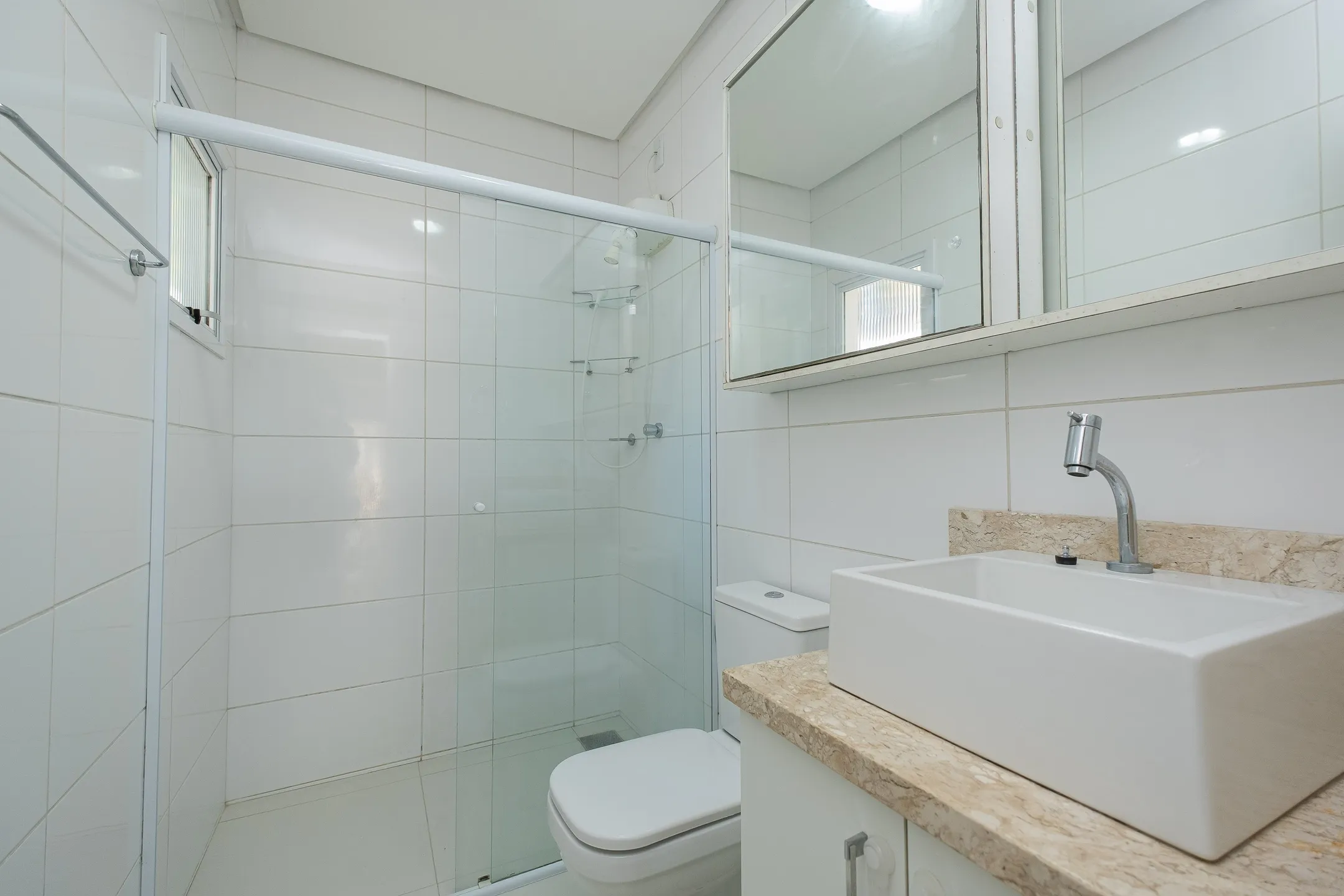 Casa com 2 Suítes para Aluguel no Centro de Pelotas RS, Excelente Localização, Ambientes Amplos, Conforto, Praticidade e Segurança - 12