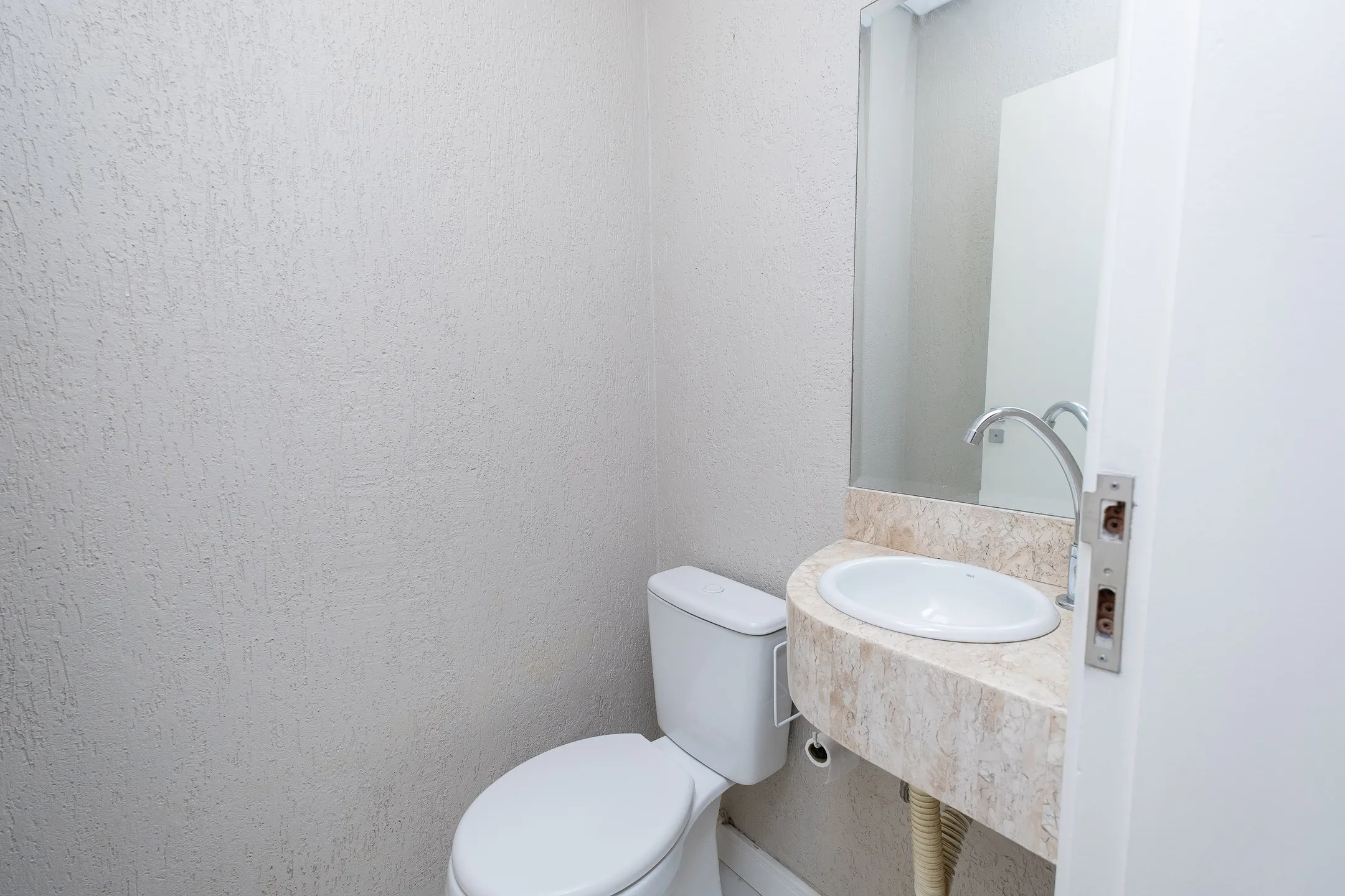 Casa com 2 Suítes para Aluguel no Centro de Pelotas RS, Excelente Localização, Ambientes Amplos, Conforto, Praticidade e Segurança - 6