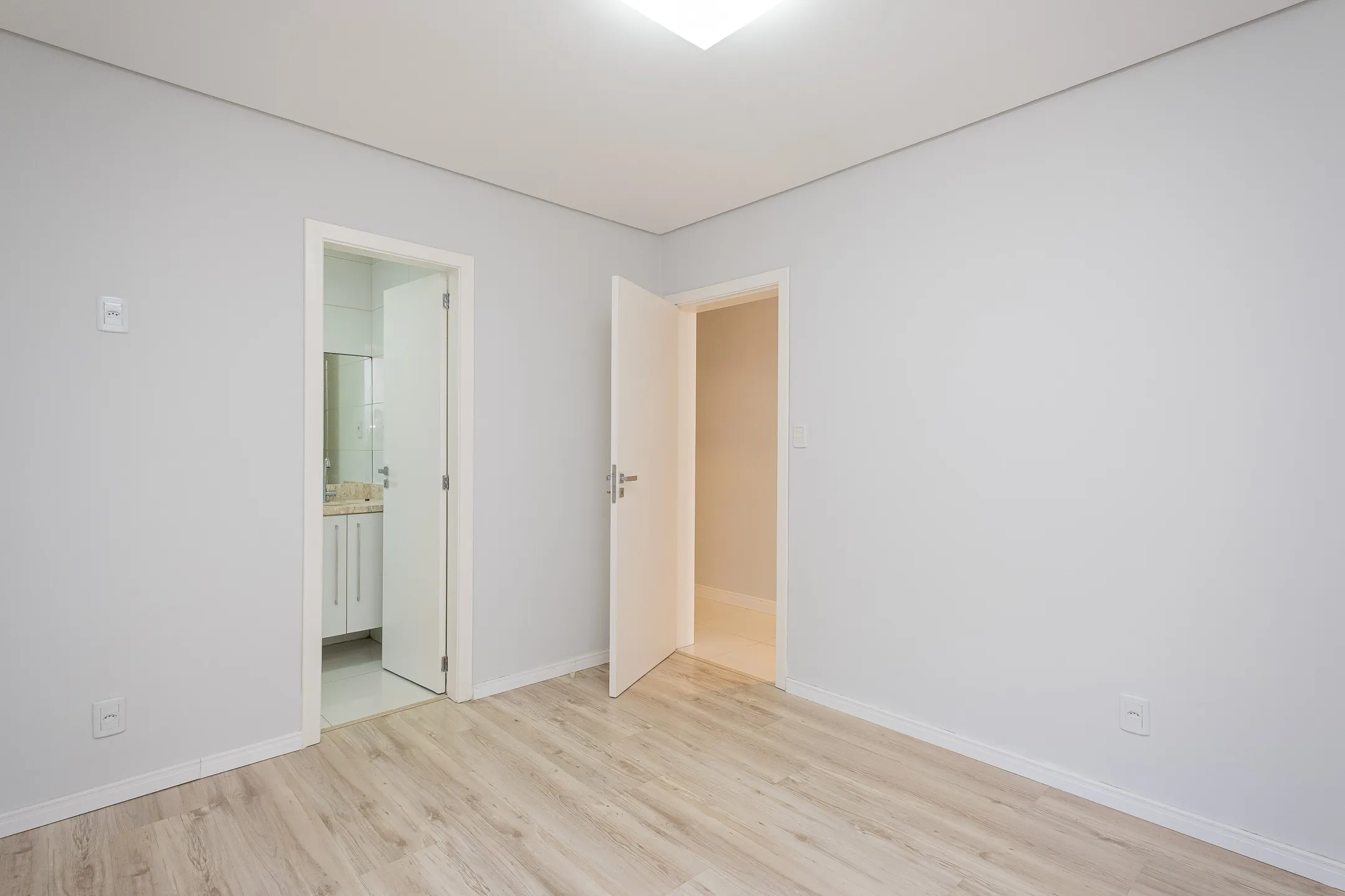Casa com 2 Suítes para Aluguel no Centro de Pelotas RS, Excelente Localização, Ambientes Amplos, Conforto, Praticidade e Segurança - 8