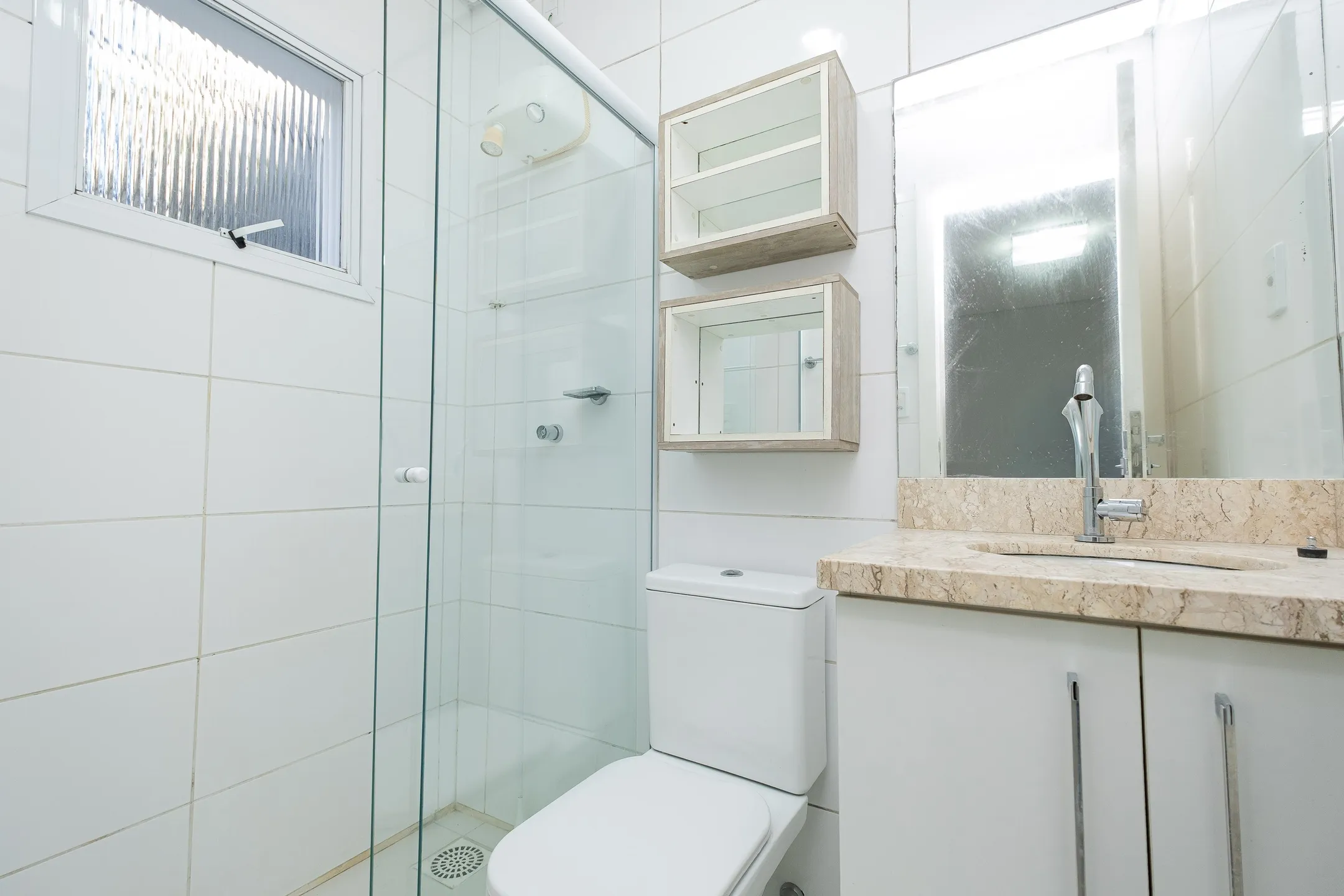 Casa com 2 Suítes para Aluguel no Centro de Pelotas RS, Excelente Localização, Ambientes Amplos, Conforto, Praticidade e Segurança - 9
