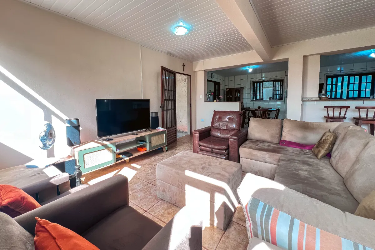 Sobrado para venda em Quarta Divisão com 3 quartos, sendo 1 suíte, 308m²