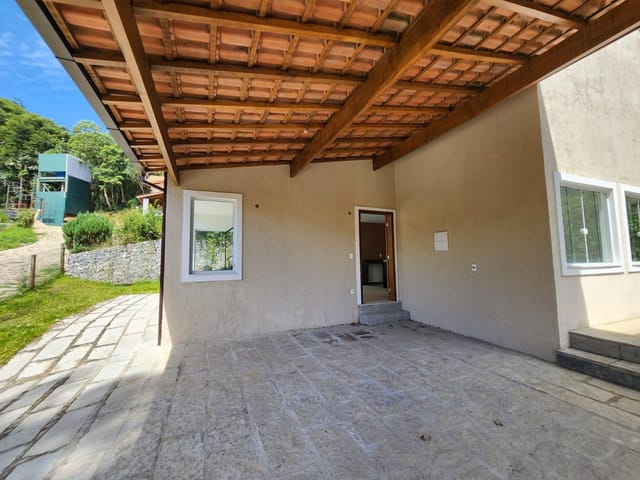 Casa 3 quartos e 1 banheiro, à venda, no bairro Carangola em Petrópolis