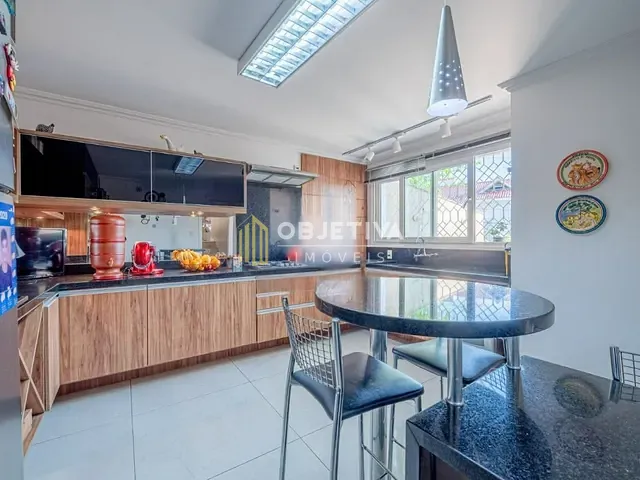 Casa com 500m² 4 quartos e 5 banheiros, à venda, no bairro Chácara das Pedras em Porto Alegre