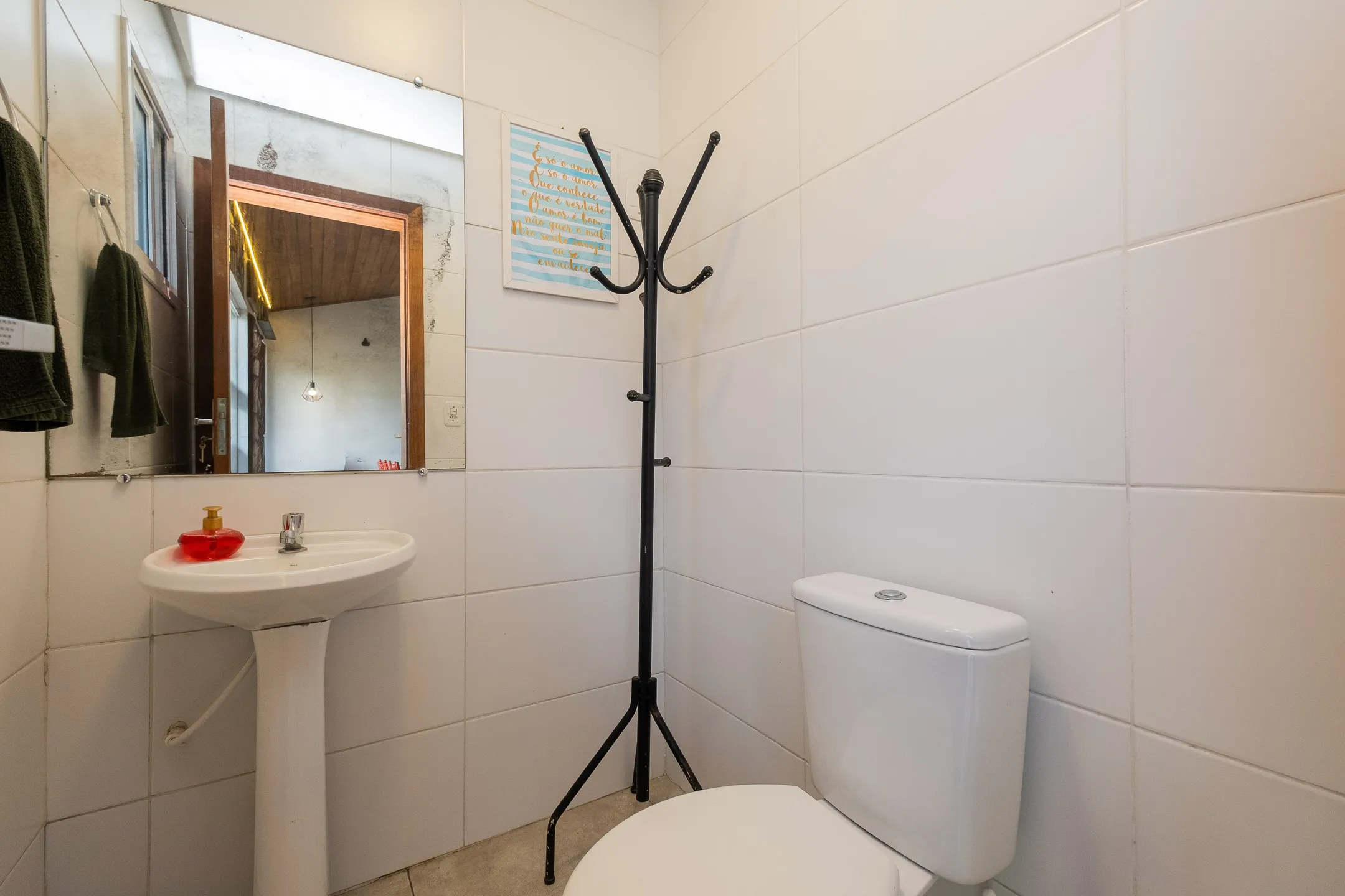 Casa à venda no Liberdade, Pelotas - 90 m², 2 quartos (sendo 1 suíte com closet), lareira, móveis planejados e espaço gourmet. - 14
