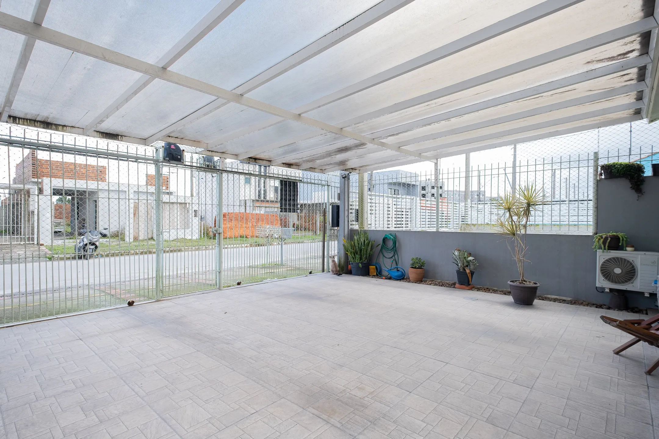 Casa à venda no Liberdade, Pelotas - 90 m², 2 quartos (sendo 1 suíte com closet), lareira, móveis planejados e espaço gourmet. - 18
