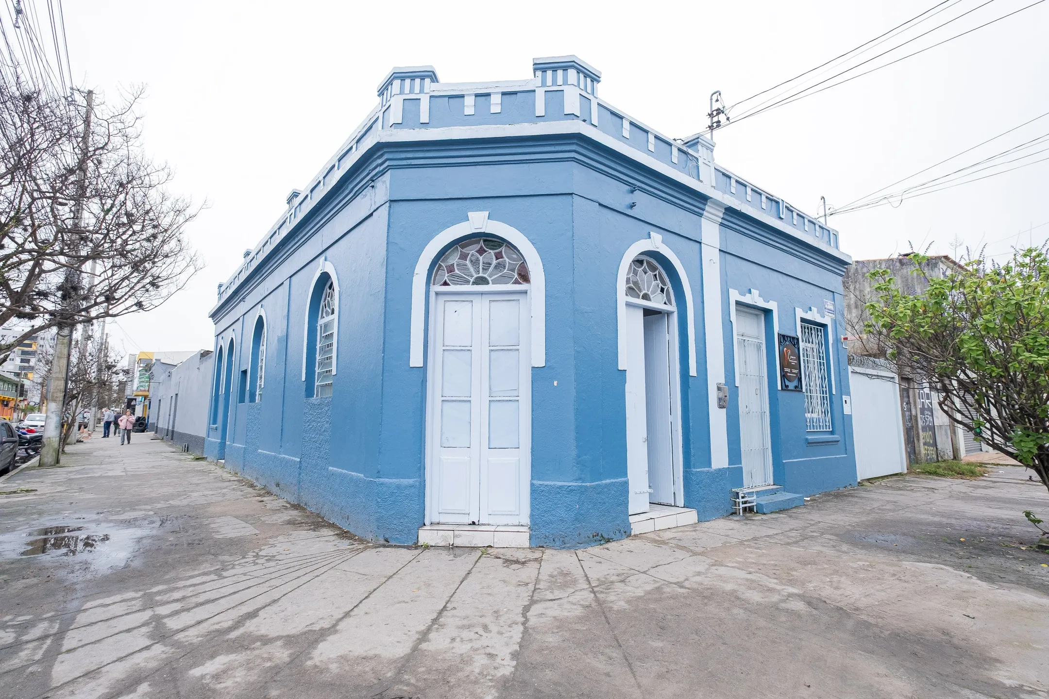 Casa comercial de esquina para locação no Centro de Pelotas, totalmente reformada, com excelente visibilidade e localização estratégica