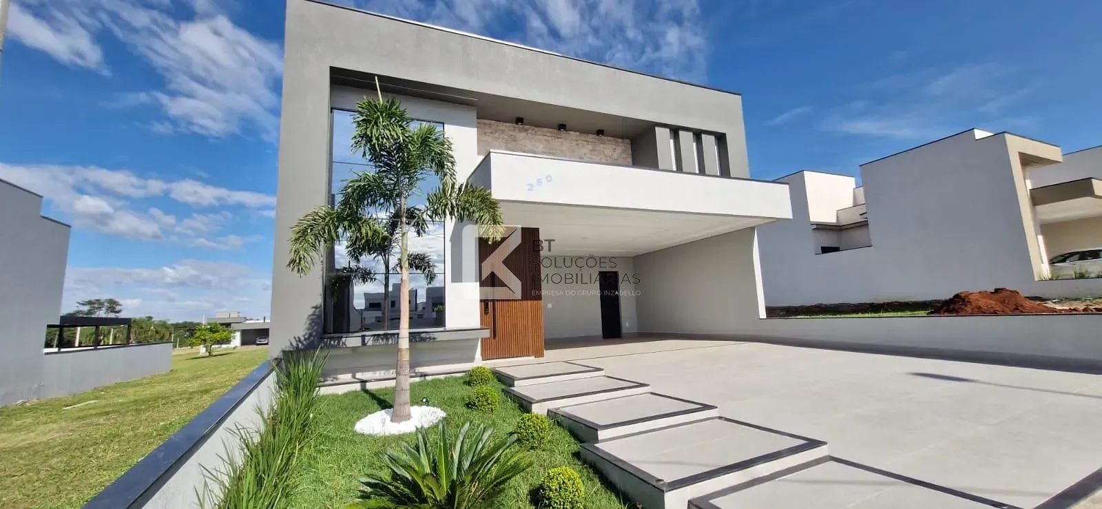 Casa, 3 quartos, 235 m² - Foto 1