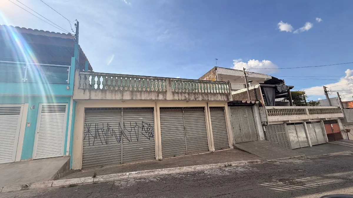 Casa para venda em Chácara Santa Maria com 4 quartos, sendo 1 suíte, 171m²