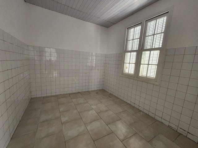 Casa com 8831m² 4 quartos e 1 banheiro, à venda, no bairro Centro em Petrópolis