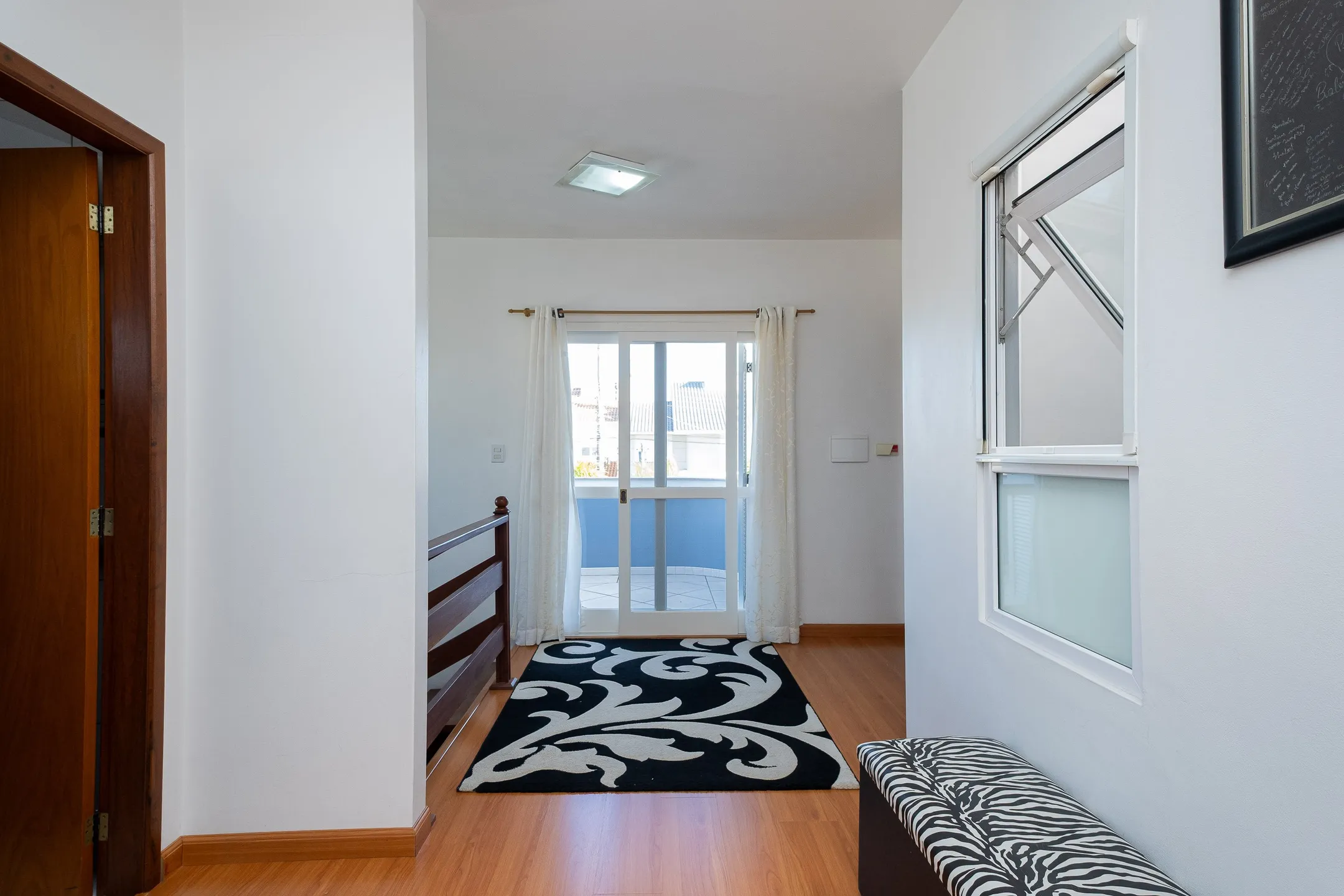 Casa à venda no G. Gotuzzo, Três Vendas - 274m², 3 quartos (sendo 1 suíte), lareira, piscina, jardim de inverno e excelente localização em região valorizada. - 12