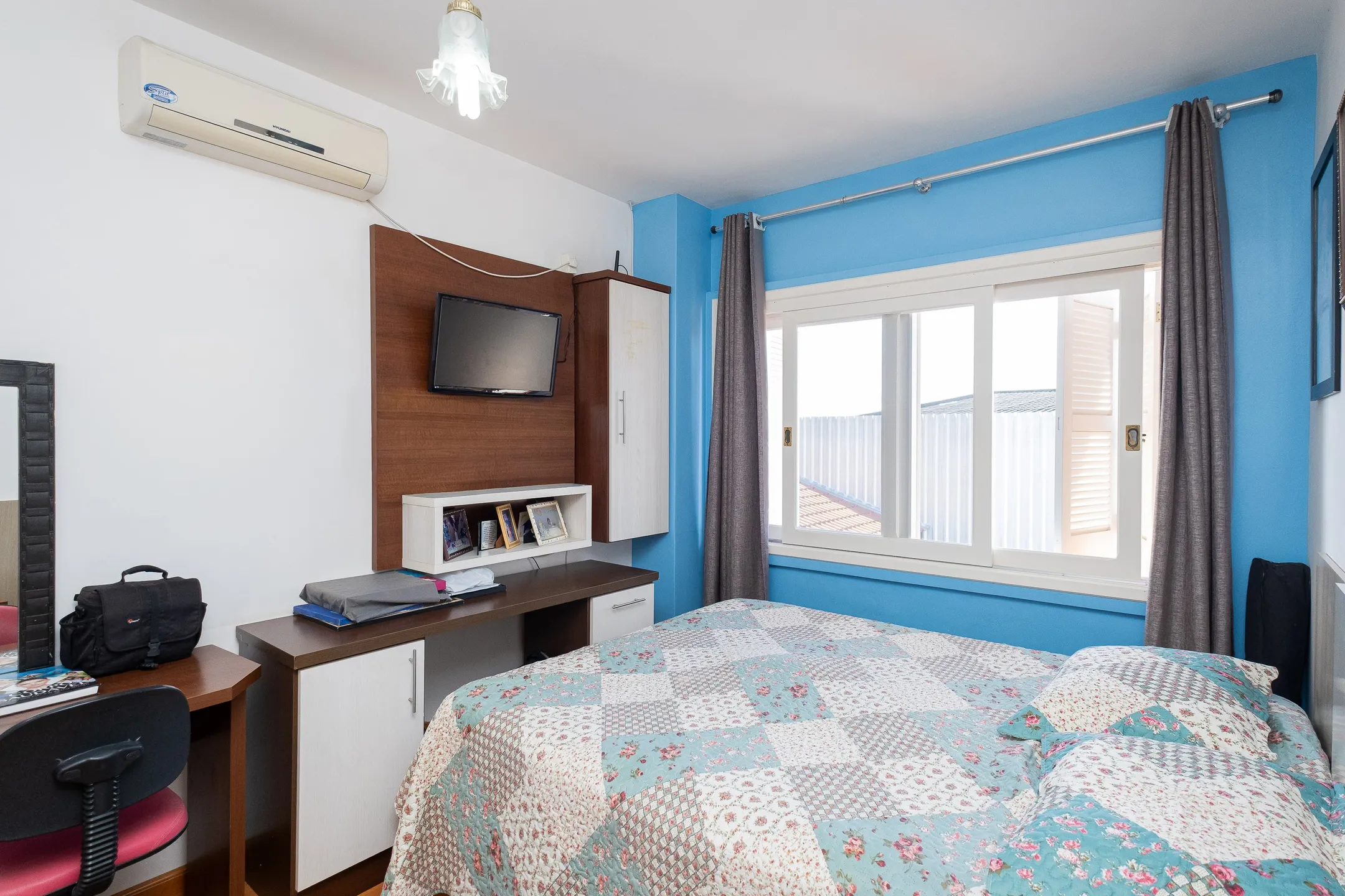 Casa à venda no G. Gotuzzo, Três Vendas - 274m², 3 quartos (sendo 1 suíte), lareira, piscina, jardim de inverno e excelente localização em região valorizada. - 13