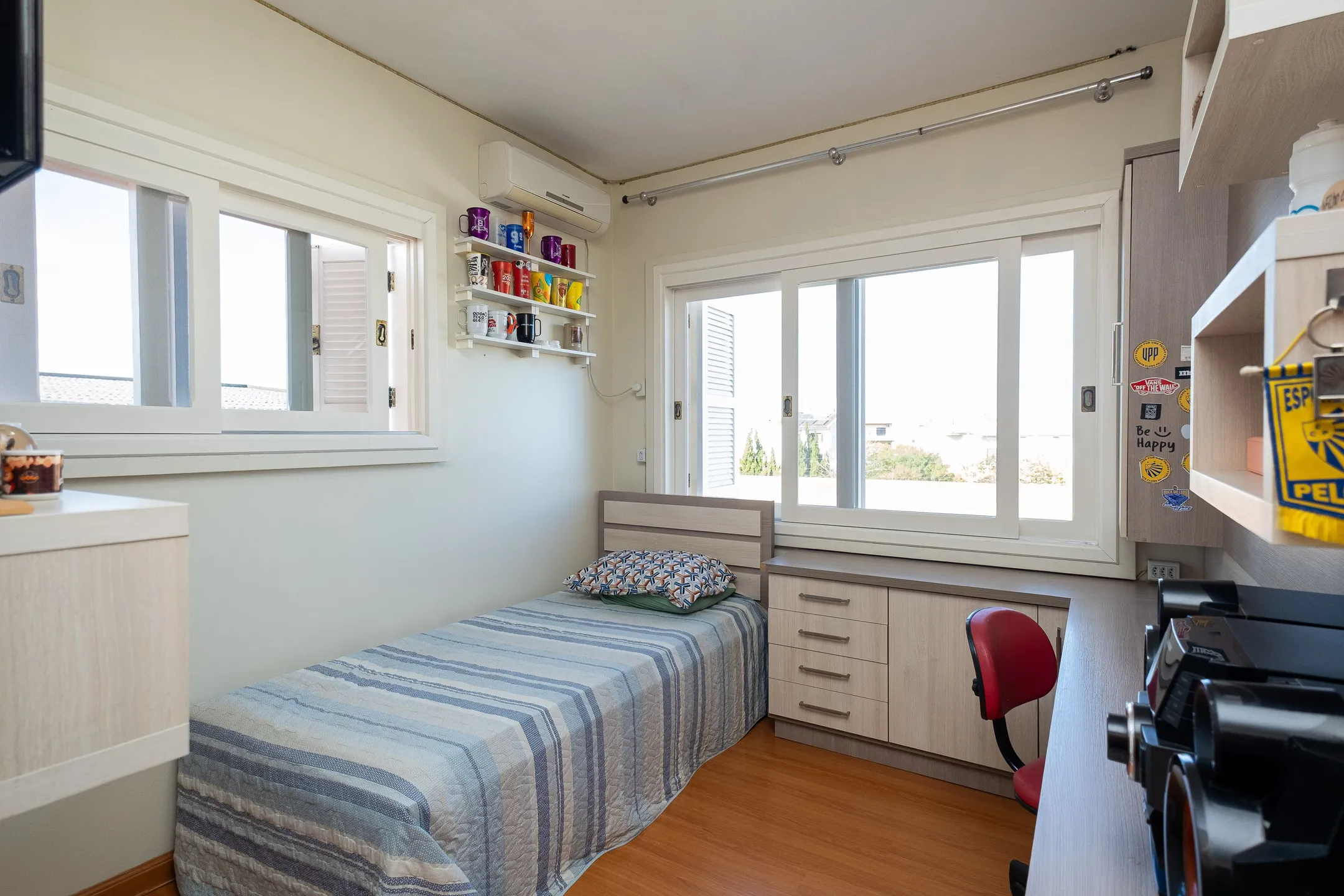 Casa à venda no G. Gotuzzo, Três Vendas - 274m², 3 quartos (sendo 1 suíte), lareira, piscina, jardim de inverno e excelente localização em região valorizada. - 15